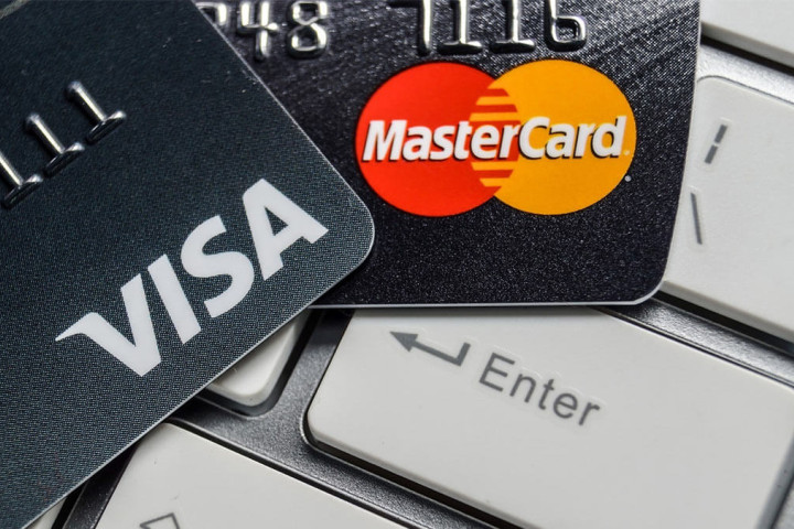 В России начали продавать спецтуры в Узбекистан для открытия Visa и MasterCard