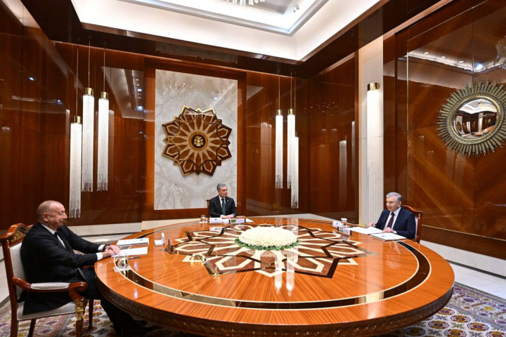 Лидеры Узбекистана, Туркменистана и Азербайджана провели трехсторонние переговоры