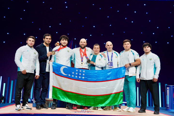 Мужская сборная Узбекистана вошла в тройку лидеров чемпионата мира по тяжелой атлетике - фото