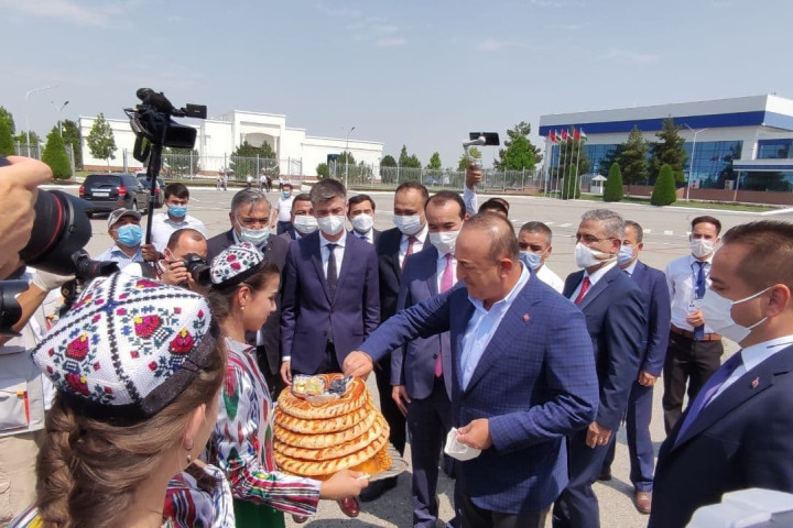 Министр иностранных дел Турции прибыл в Фергану