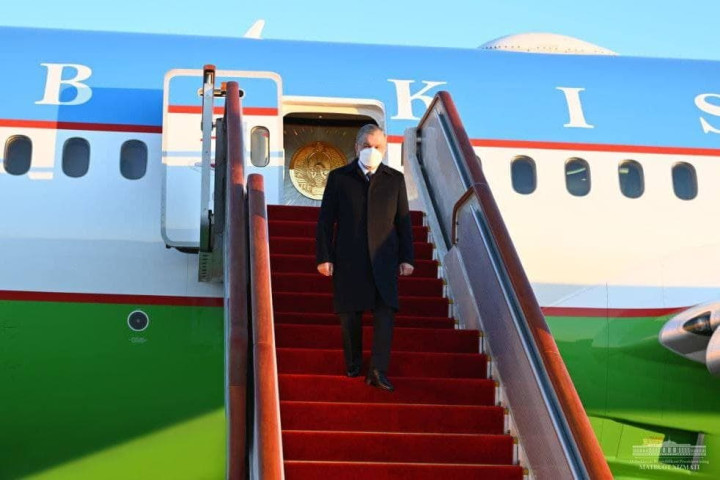 Шавкат Мирзиёев прибыл в Пекин