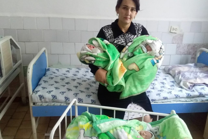 Тройняшек, появившихся на свет 1 октября в Кашкадарье, назвали в честь президента Узбекистана