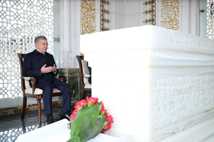 Шавкат Мирзиёев почтил память Первого Президента