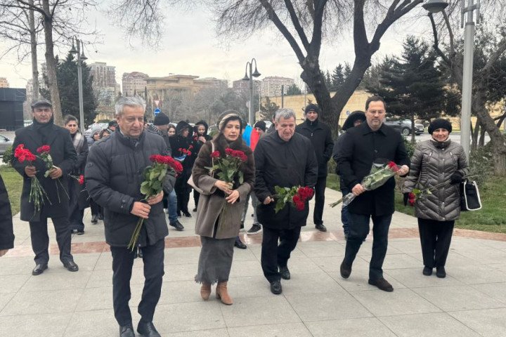 В Баку почтили память Алишера Навои