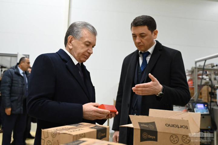 Президент Шавкат Мирзиёев ознакомился с деятельностью предприятий в свободной экономической зоне «Джизак»