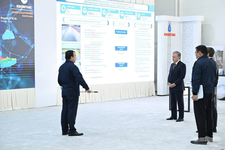 Президент ознакомился с презентацией инвестпроектов, которые планируется реализовать в 2024 году в Кашкадарье