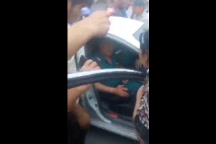 В Кашкадарье группа людей напала на сотрудников ДПС