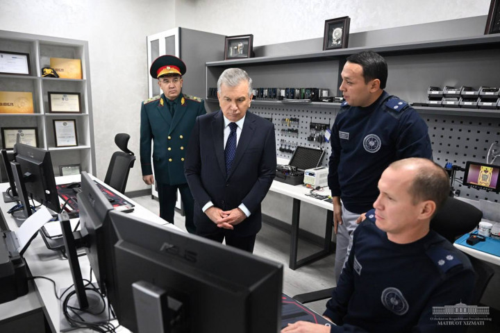Президент ознакомился с возможностями Единого центра оперативного управления ГУВД Ташкента
