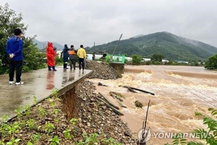 В Южной Корее из-за наводнений и оползней погибли 32 человека. Среди пострадавших узбекистанцев нет
