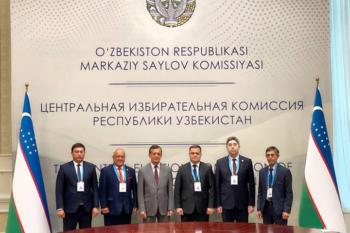 Выборы-2021: Вручены мандаты уполномоченным представителям политических партий