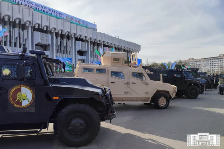 На площади Дружбы народов в Ташкенте развернута выставка военной техники