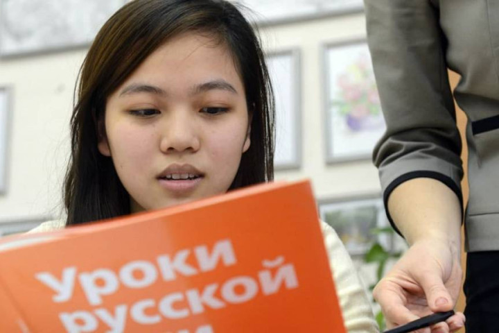 Учителя русского языка будут получать 50-процентную надбавку к зарплате