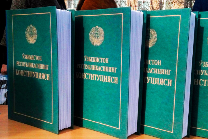 Президент утвердил программу мероприятий, посвященных Дню Конституции Узбекистана