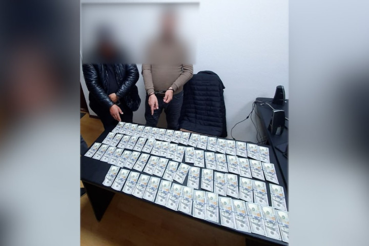 В Ташкенте трое граждан попались на продаже 6900 фальшивых долларов