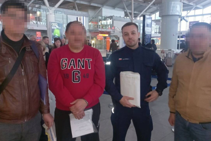 В Узбекистан из Польши экстрадировали гражданина, обвиняемого в совершении крупного мошенничества