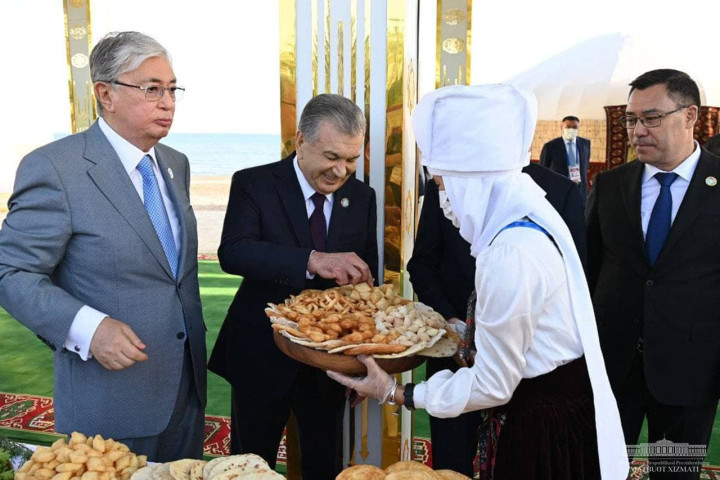 Президент Узбекистана посетил фестиваль блюд национальных кухонь народов Центральной Азии и торжественный концерт