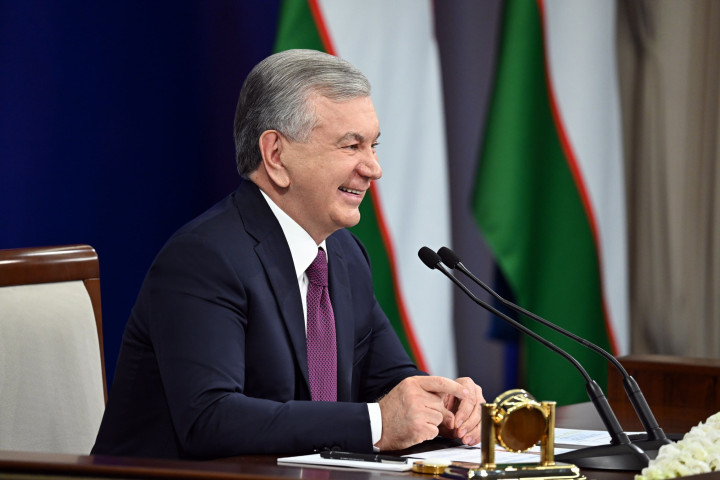 Президент Узбекистана встретился с членами национальной сборной по футболу перед ЧМ-2026