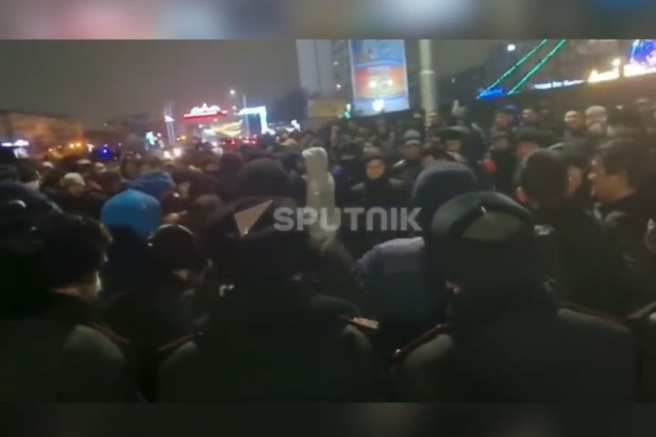 В Казахстане из-за резкого роста цен за газ вспыхнули акции протеста. Власти заявляют о возможном ценовом сговоре