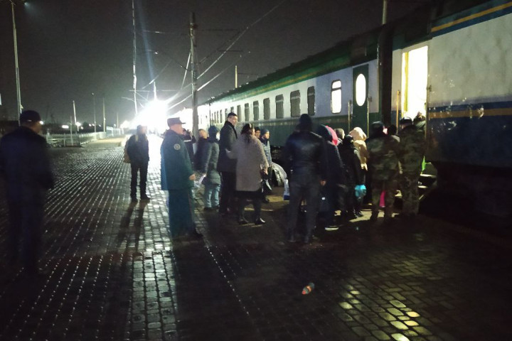 Спецпоезда вывозят местных жителей с перевала Камчик из-за угрозы схода лавин