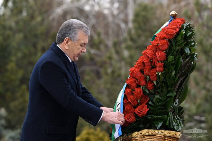 В Узбекистане почтили память Первого Президента - фото