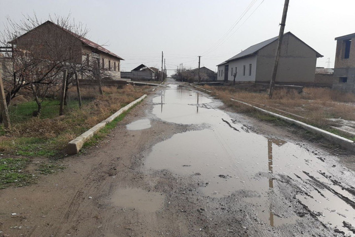 Дежавю с асфальтом: чиновники снова обещают убрать все грунтовые дороги, как и три года назад
