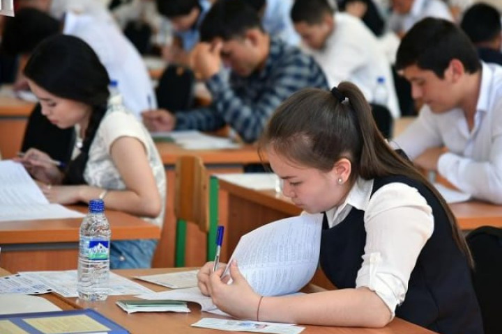 В Узбекистане началась выдача пропусков абитуриентам