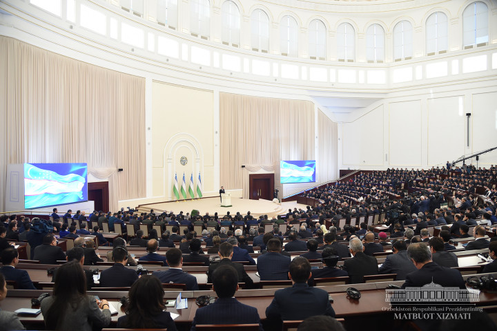 Президент Шавкат Мирзиёев выступит с посланием парламенту 20 декабря