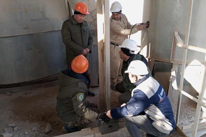 В Навоийской области приостановили деятельность цехов химпредприятия, загрязнявших атмосферу